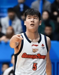 8868体育-杜锋看明白了吗？陈家政稳输出，王洪泽完美策应，黄明依周鹏雏形
